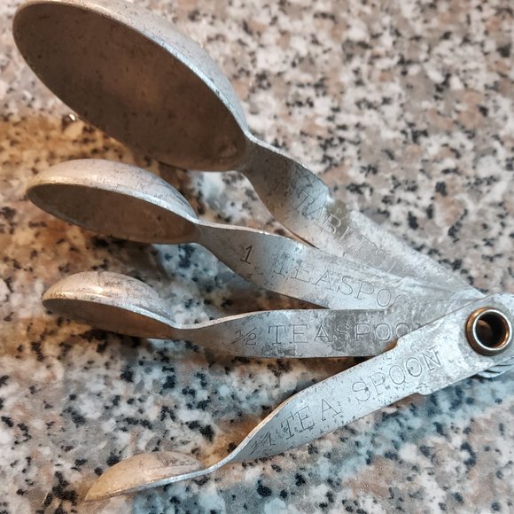 Vintage Measuring Spoons Set - Picture 8 of 14